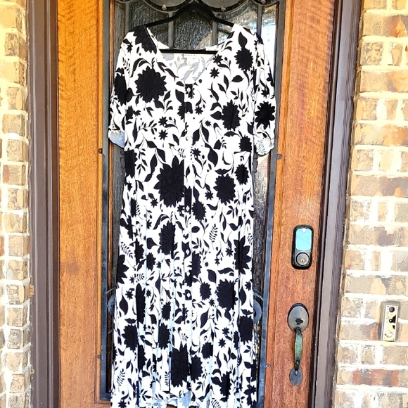 Ava & Viv Dresses & Skirts - Floral Black and White Women's Dress